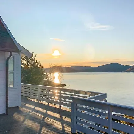 Four Bedroom Holiday In Sorbovag * Hyllestad